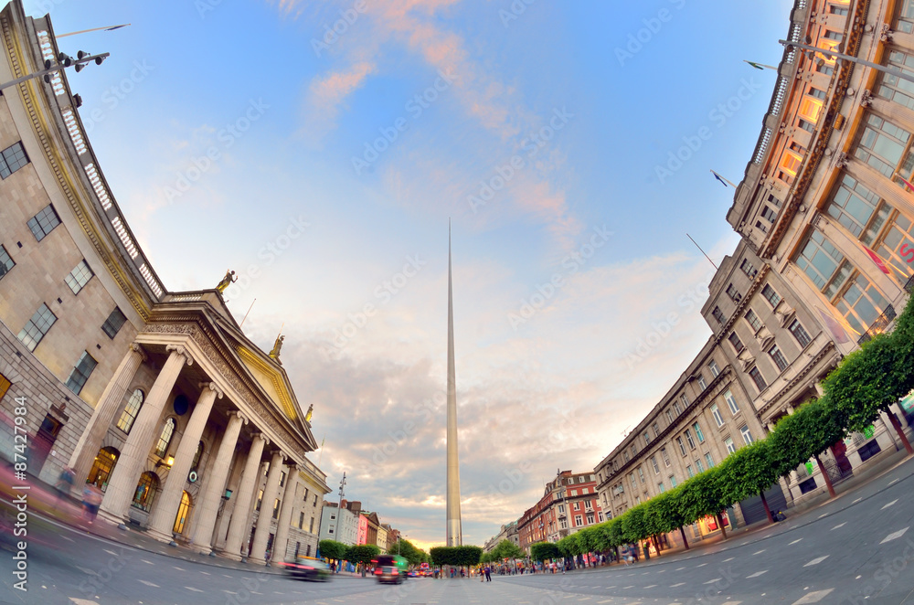 Fototapeta premium Dublin, Irlandia symbol centrum - iglica