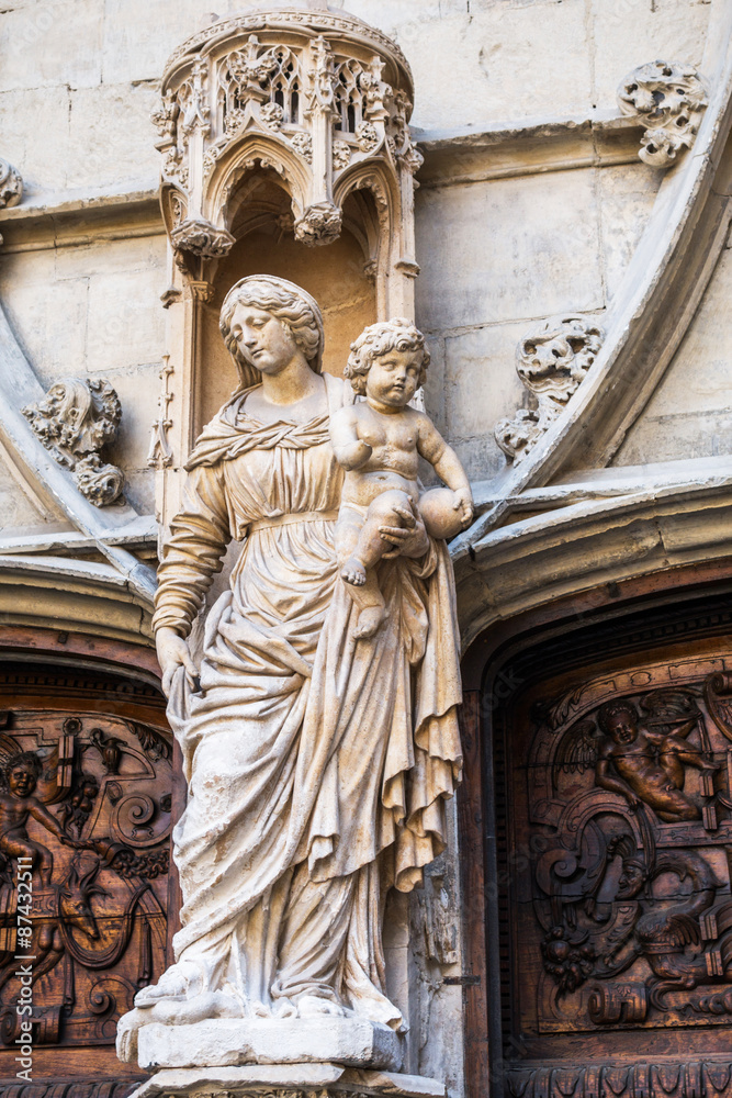 Statue vierge Marie église Saint-Didier Statue vierge Marie église Saint-Didier