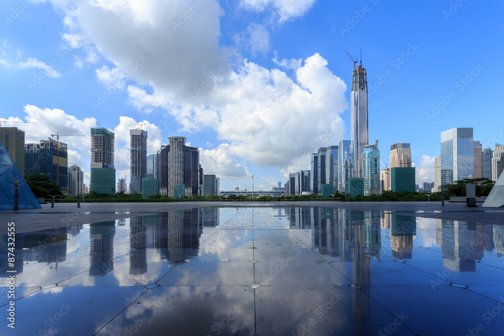 Obraz premium Modern skyline and buildings with empty square floor