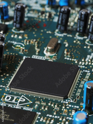 Electronic circuit board, microchip integrated on motherboard
