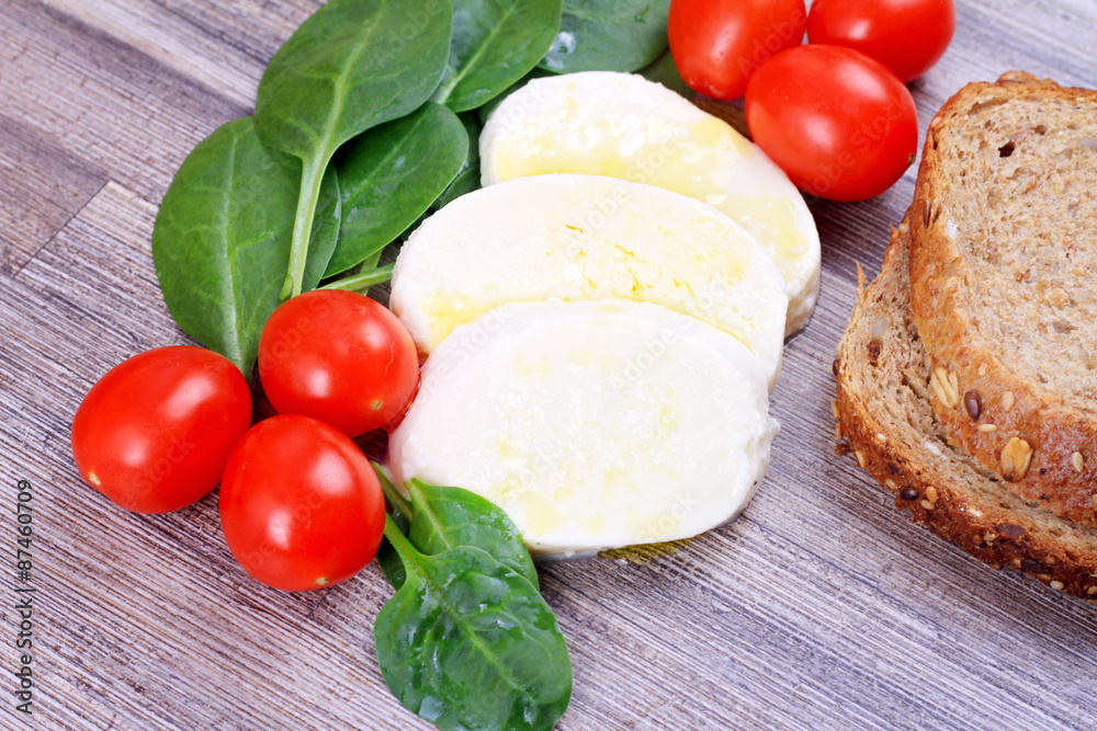 Mozzarella, cherry tomatoes, whole grain bread Mozzarella, cherry tomatoes, whole grain bread