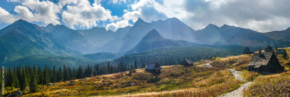 Obraz premium Hala Gasienicowa in Tatra Mountains - panorama