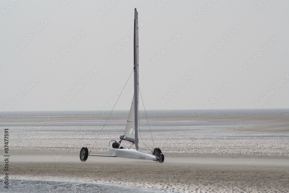 Fototapeta premium Strandsegler am Strand von St. Peter Ording