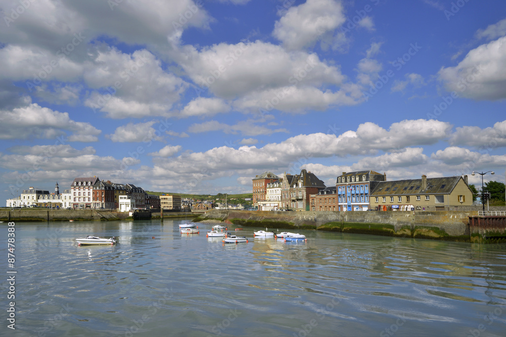 Obraz premium Vue sur le port du Tréport (76470), département de la Seine-Maritime en région Normandie, France