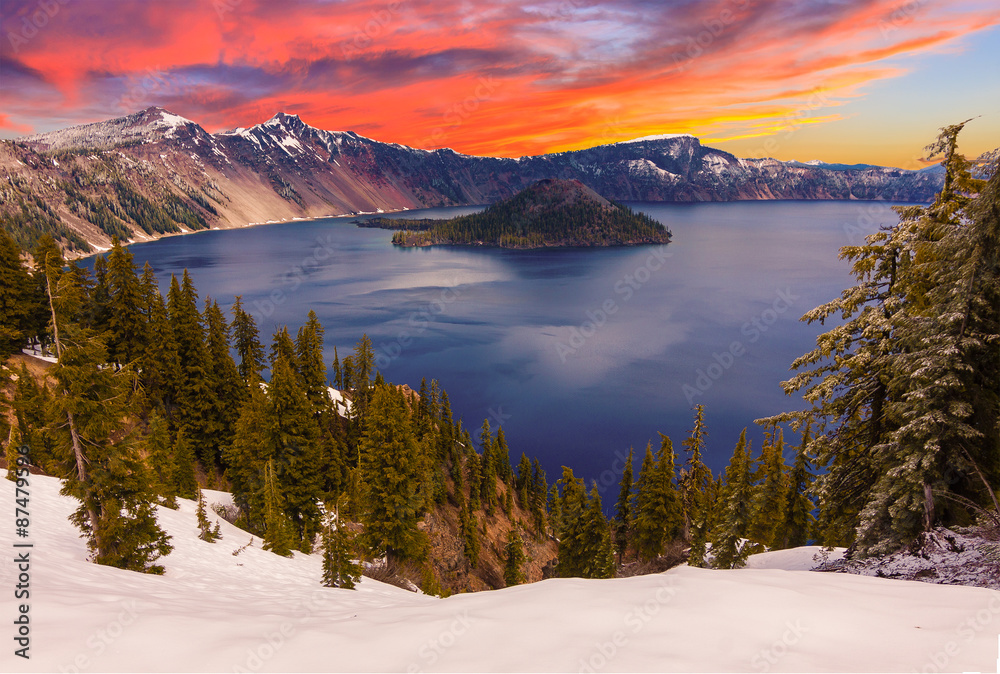 Naklejka premium Beautiful Panorama of Crater Lake