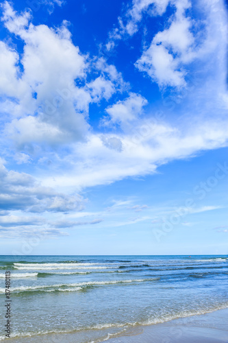 Fototapeta Naklejka Na Ścianę i Meble -  sea and beautiful sky at Hua HIn , Thailand