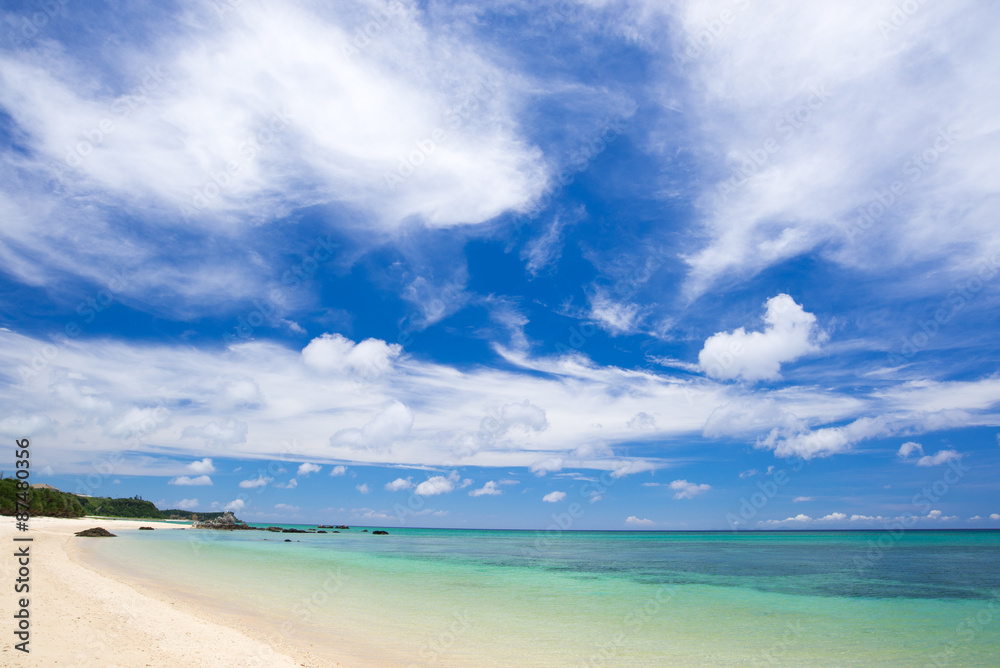 Fototapeta premium 沖縄のビーチ・今帰仁村・ウッパマビーチ