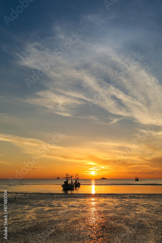 Sunrise at Hua Hin beach in Thailand © sarayuth3390