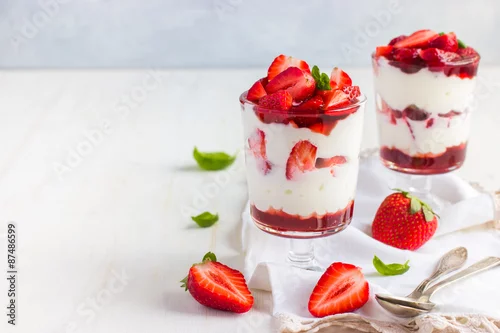 Obraz  z motywem dessert with fresh strawberry,  cream cheese and strawberry  jam