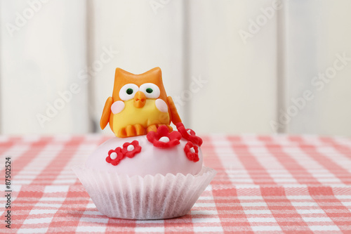 Принти на полотні Birthday fondant cupcake/Kids cupcake with little owl.