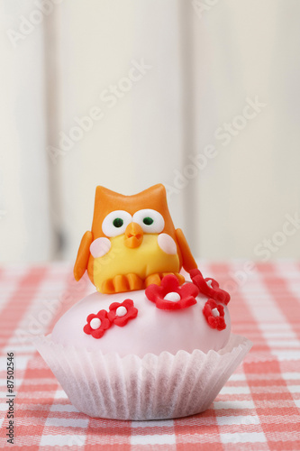 Birthday fondant cupcake/Kids cupcake with little owl.