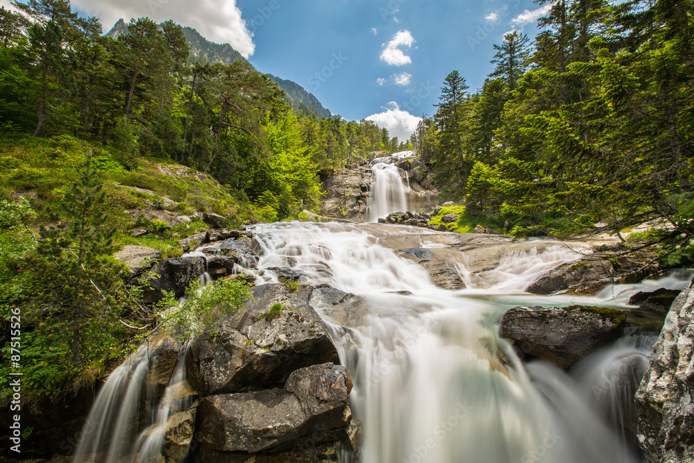 Fototapeta premium cascade des Pyrénées
