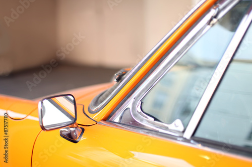 oranger Oldtimer Sportwagen