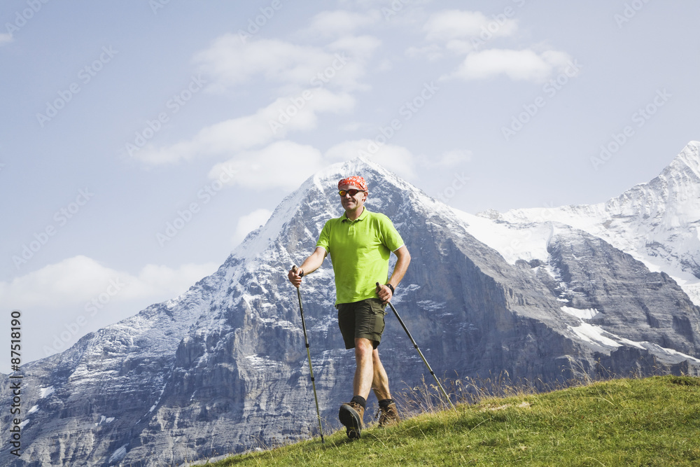 Schweiz, Berner Alpen, Mann beim Wandern, Nordic Walking Schweiz, Berner Alpen, Mann beim Wandern, Nordic Walking