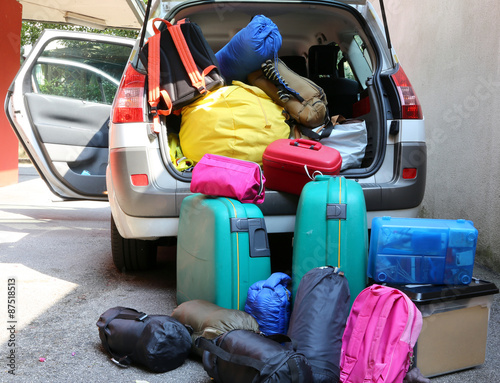 фотографія car overloaded with suitcases and duffle bag for family travel