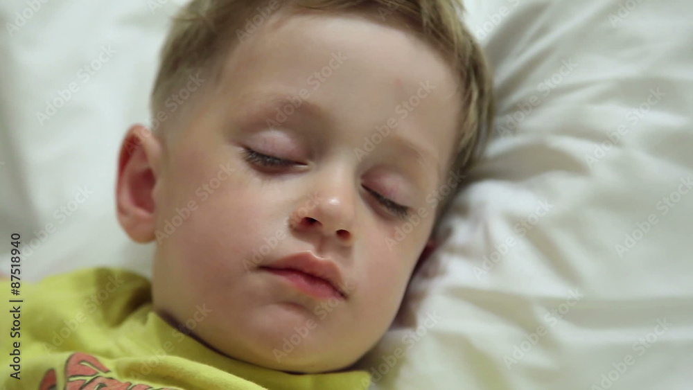 The little boy sleeps, moves while asleep
The little boy sleeps, moves while asleep