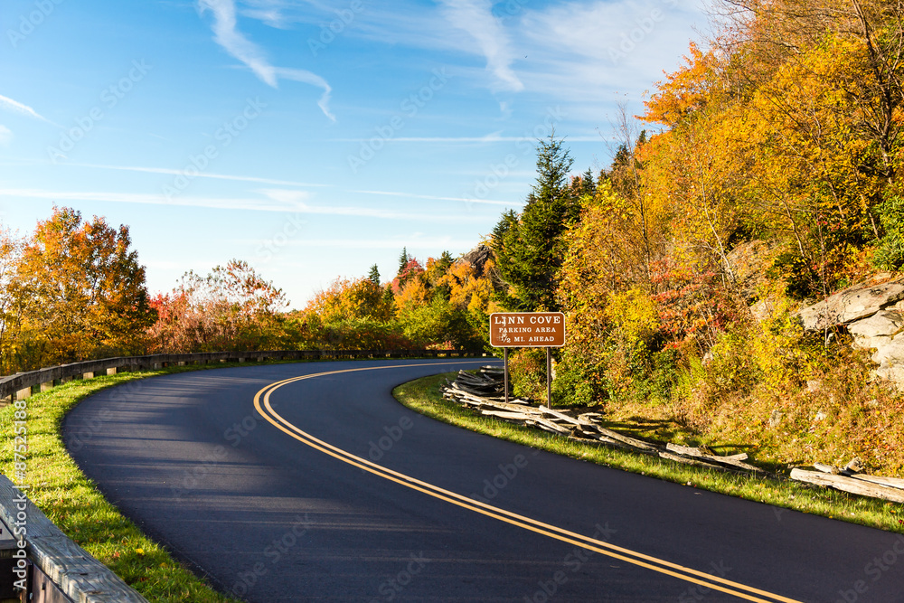 Fototapeta premium Linn Cove Viaduct on the Blue Ridge Parkway