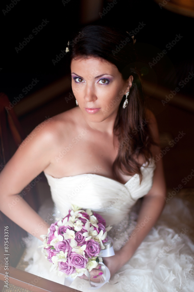 Bride' s portrait and wedding bouquet