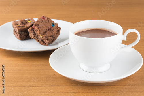 Fototapeta Naklejka Na Ścianę i Meble -  a cup of chocolate with brownie
