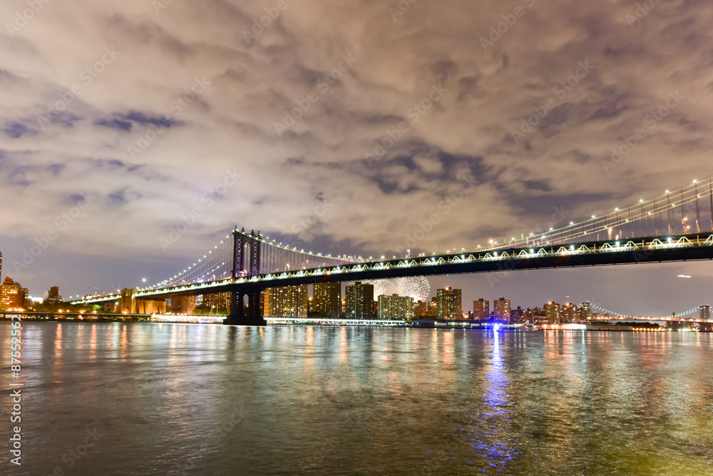 Fototapeta premium Brooklyn Bridge and Manhattan View with Fireworks