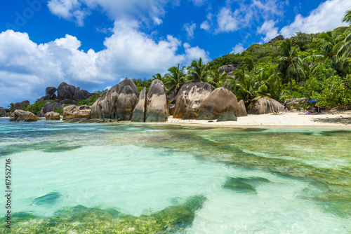 Tropical Paradise - Anse Source d'Argent - Beach on island La Digue in Seychelles © Simon Dannhauer