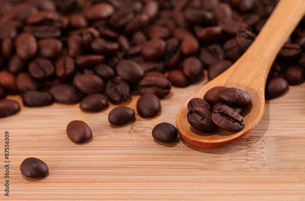Fototapeta premium Coffee on grunge wooden background