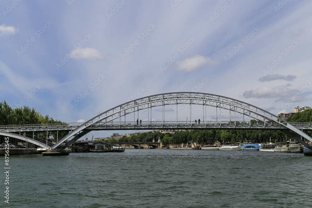 the bridge over seine river in paris