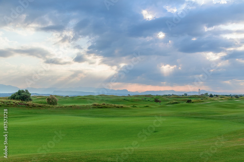 Fototapeta Naklejka Na Ścianę i Meble -  Cloudy sky over the golf course