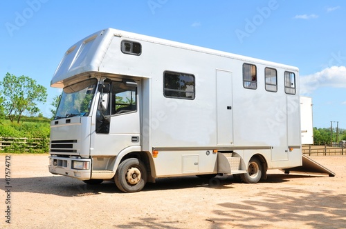 Vehicle for horse transportation