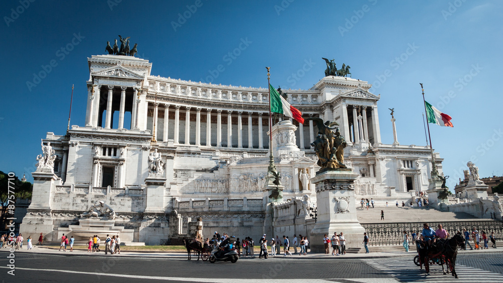 Obraz premium Monumento Nazionale a Vittorio Emanuele II, Rome, Italy. A low-angle view of the popular Rome landmark, The Monumento Nazionale a Vittorio Emanuele II (The Altare della Patria).