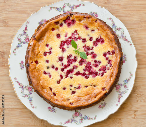 KaeseKuchen mit Johannisbeeren photo