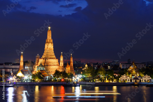 Wat Arun Temple in twilight at bangkok thailand. © sarawut_ch
