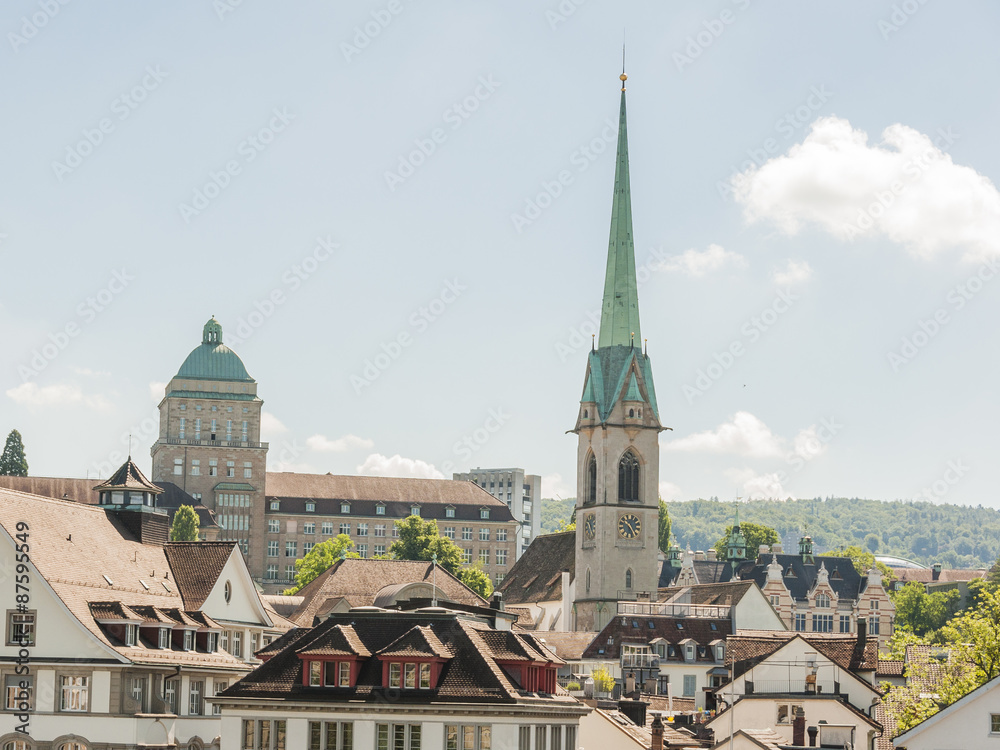 Obraz premium Zürich, Altstadt, Stadt, Predigerkirche, Kirchturm, Universität, historische Altstadthäuser, Limmat, Schweiz