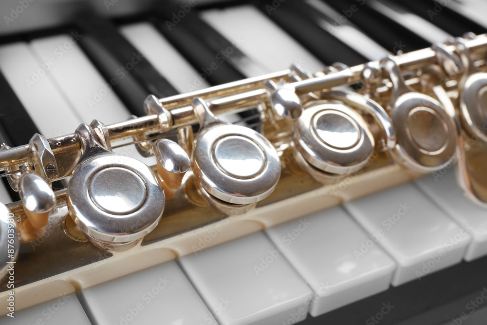 Fototapeta premium Flute and piano close up