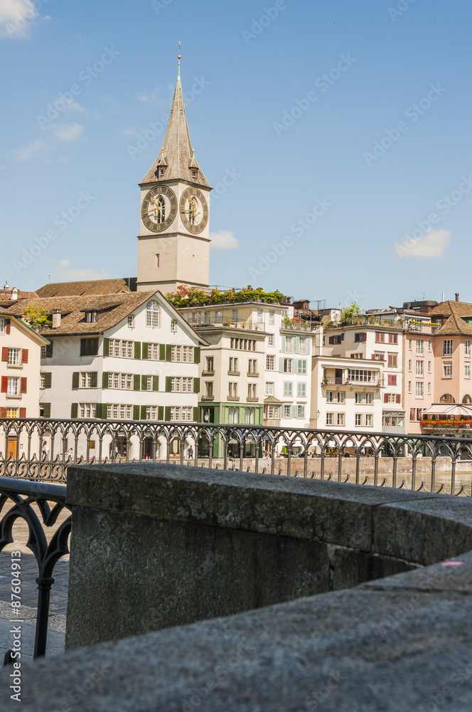 Zürich, historische Altstadt, St. Peter Kirche, Kirche, Münsterbrücke, Brücke, Limmat, Schweiz