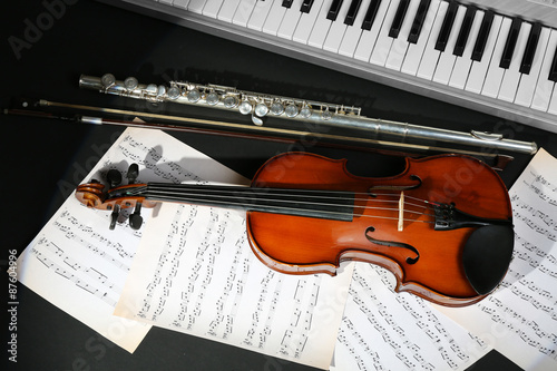 Musical instruments with mu...