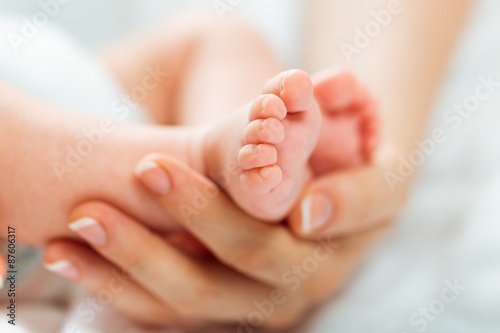 Bed, newborn, mother. © BillionPhotos.com