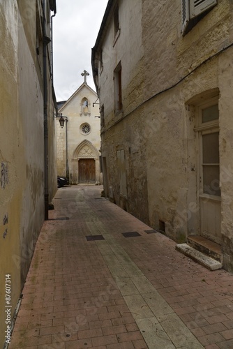 Ruelle typique vers l'une des chapelles au centre médiéval de Saintes  © Photocolorsteph