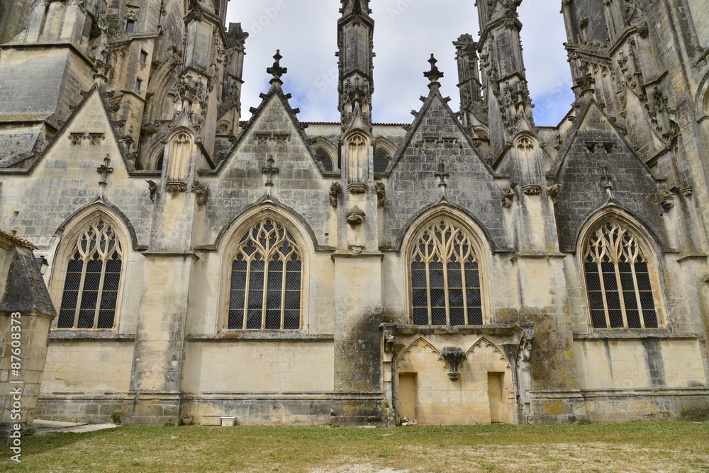 L'architecture d'origine gothique de la cathédrale St-Pierre de Saintes