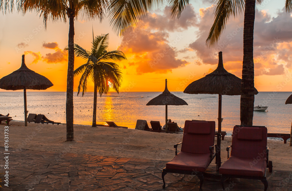 coucher de soleil sur plage de l'île Maurice Stock Photo | Adobe Stock