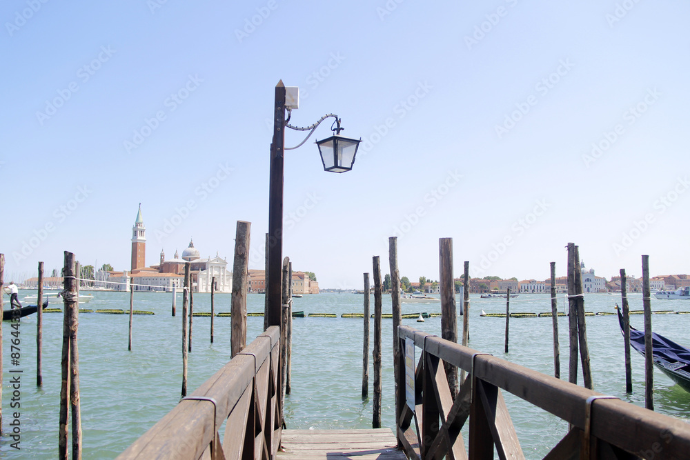 Embarcadero de Gondolas en Venecia, Italia