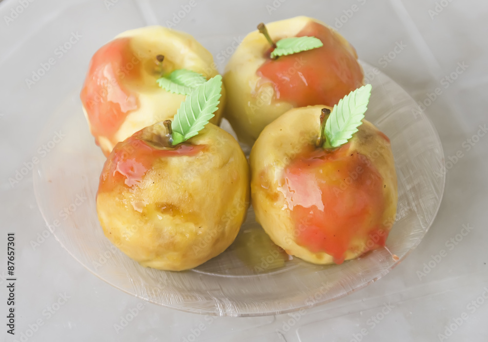 Baked apples with caramel sauce Baked apples with caramel sauce
