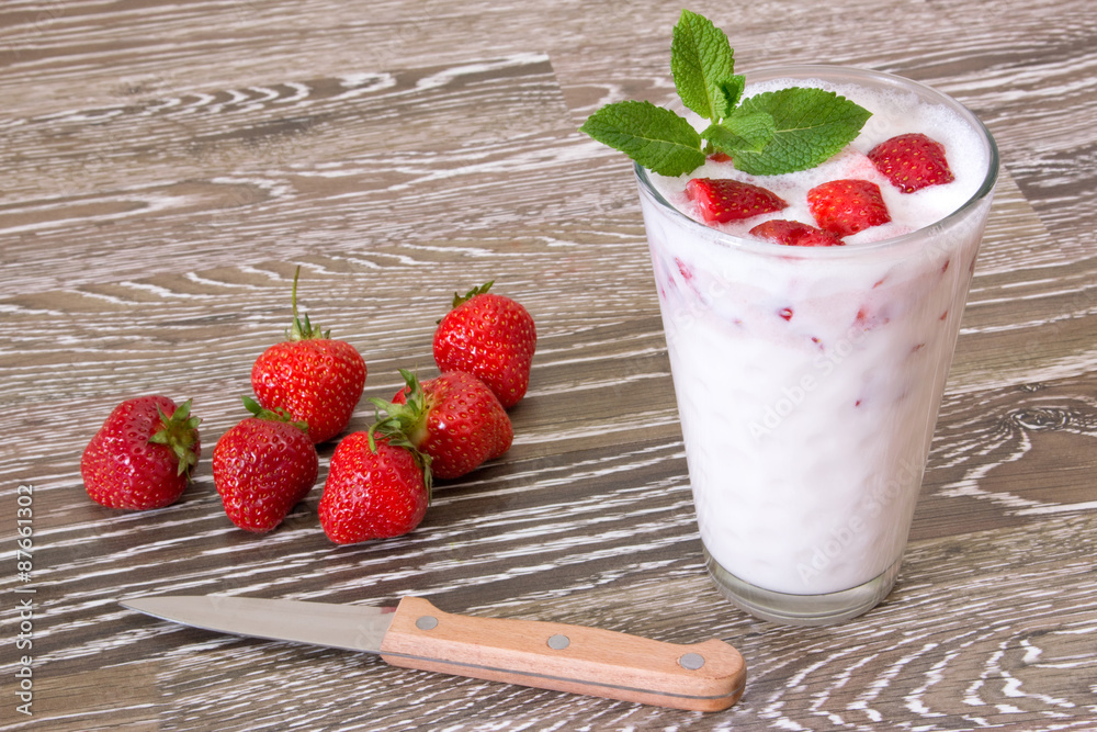 Erdbeermilch Stock-Foto | Adobe Stock Erdbeermilch Stock-Foto | Adobe Stock