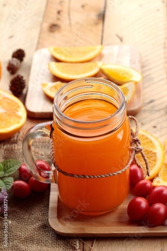 Orange juice with fresh orange fruits sliced.