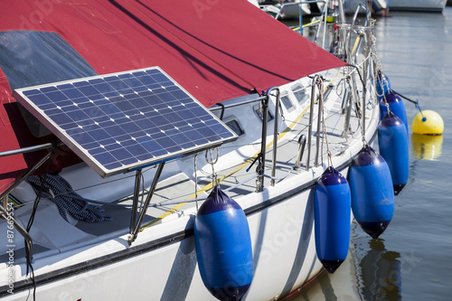 Environmental power on sailing boat