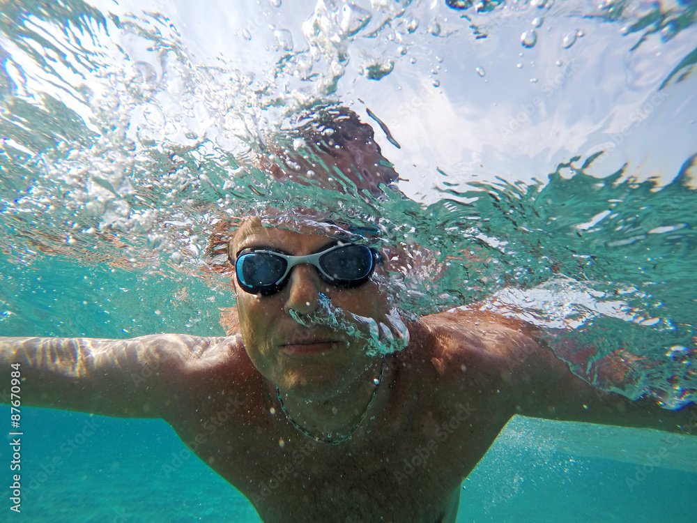 Naklejka premium Under water