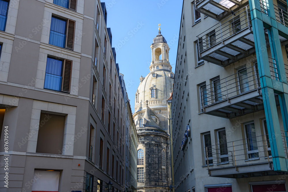 Fototapeta premium View through Salz Alley towards Frauenkirche in Dresden, Germany