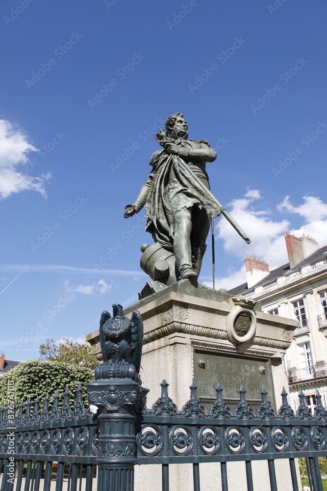 Fototapeta premium Statue de Pierre Cambronne à Nantes