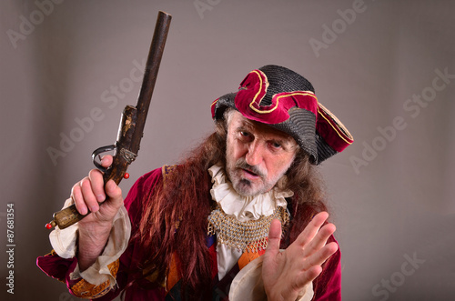 Old pirate doesn't beleive photo