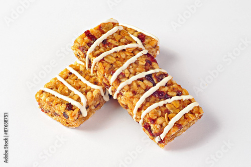 Cereal bars with wheat, cranberries and yogurt
